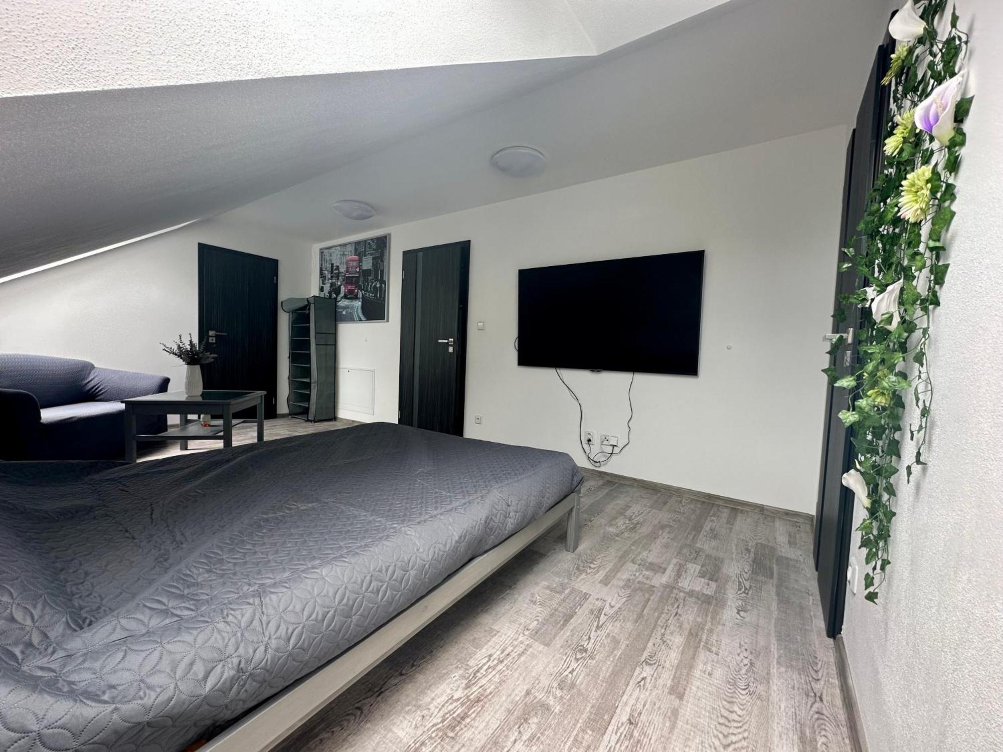 House&Garden&Pool Villa Slapy  ภายนอก รูปภาพ